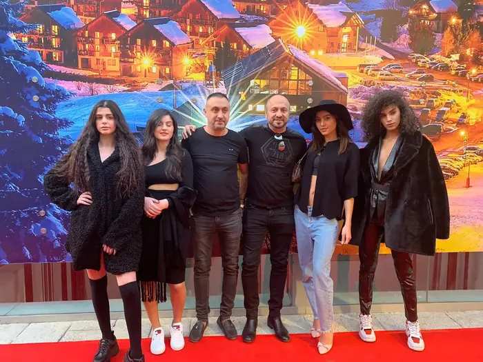 איה סיגאר, מירה כאחלה, פרדי ורוני אינסאנז, קארול חמתי ורים מטר (יח"צ , דור אביטל) איה סיגאר, מירה כאחלה, פרדי ורוני אינסאנז, קארול חמתי ורים מטר (יח"צ , דור אביטל)