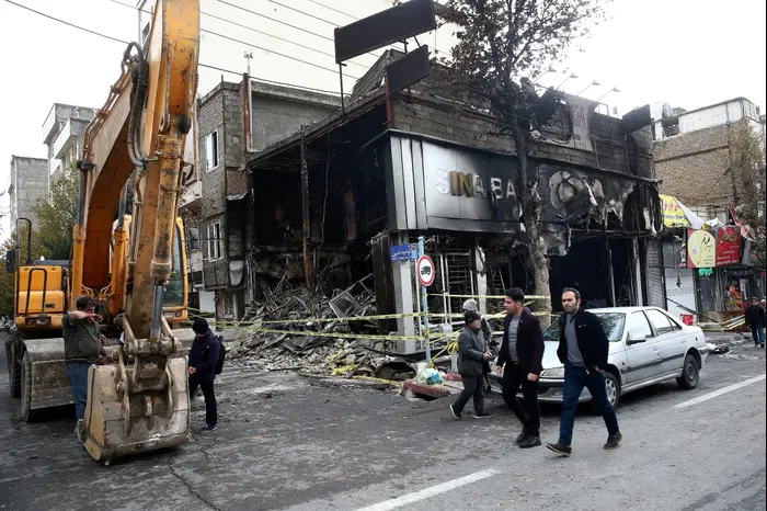 בנק שרוף, בטהראן, איראן (רויטרס) בנק שרוף, בטהראן, איראן (רויטרס)