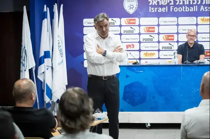 וילי רוטנשטיינר במהלך קורס תעודת פרו (אתר רשמי , ההתאחדות לכדורגל) וילי רוטנשטיינר במהלך קורס תעודת פרו (אתר רשמי , ההתאחדות לכדורגל)