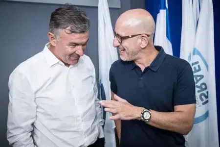 וילי רוטנשטיינר במהלך קורס תעודת פרו עם תמיר גילת (אתר רשמי , ההתאחדות לכדורגל) וילי רוטנשטיינר במהלך קורס תעודת פרו עם תמיר גילת (אתר רשמי , ההתאחדות לכדורגל)