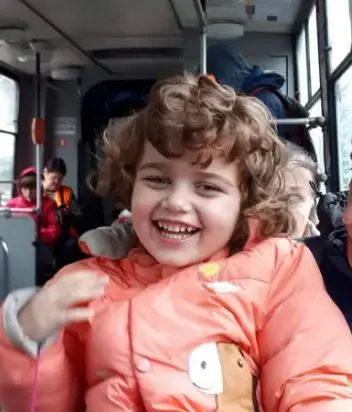 אמילי מולנר, ילדה ישראלית שיציאתה מרוסיה סורבה (אתר רשמי , מתוך פייסבוק) אמילי מולנר, ילדה ישראלית שיציאתה מרוסיה סורבה (אתר רשמי , מתוך פייסבוק)