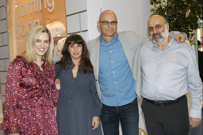 פיליפ חדד, עופר לוי, גלי ברגר ואשלי וקסמן (יח"צ , ענת מוסברג) פיליפ חדד, עופר לוי, גלי ברגר ואשלי וקסמן (יח"צ , ענת מוסברג)