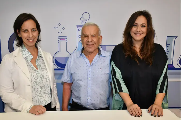 קרן פלס ד''ר אלי פישר וד''ר נורית הראל (אביב חופי) קרן פלס ד''ר אלי פישר וד''ר נורית הראל (אביב חופי)