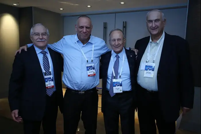 גד פרופר, סמי סגול, דב מורן, יאיר שמיר (יח"צ , דרור סיתהכל) גד פרופר, סמי סגול, דב מורן, יאיר שמיר (יח"צ , דרור סיתהכל)