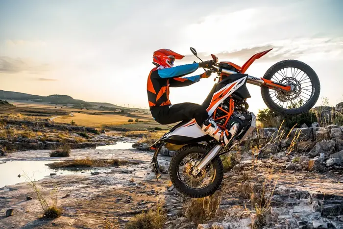 KTM 690 אנדורו R (אתר יצרן , יצרן) KTM 690 אנדורו R (אתר יצרן , יצרן)