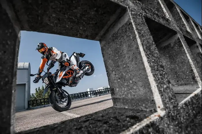 KTM 690 אנדורו R (אתר יצרן , יצרן) KTM 690 אנדורו R (אתר יצרן , יצרן)