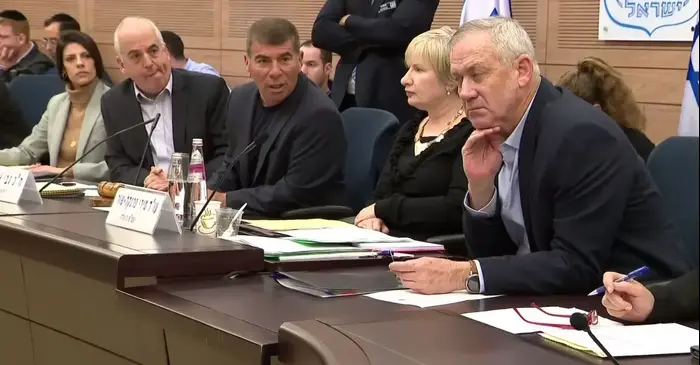 דיון ועדת חוץ וביטחון בכנסת בנושא נתוני גיוס החרדים לצה"ל 9 בדצמבר 2019 (אתר רשמי) דיון ועדת חוץ וביטחון בכנסת בנושא נתוני גיוס החרדים לצה"ל 9 בדצמבר 2019 (אתר רשמי)