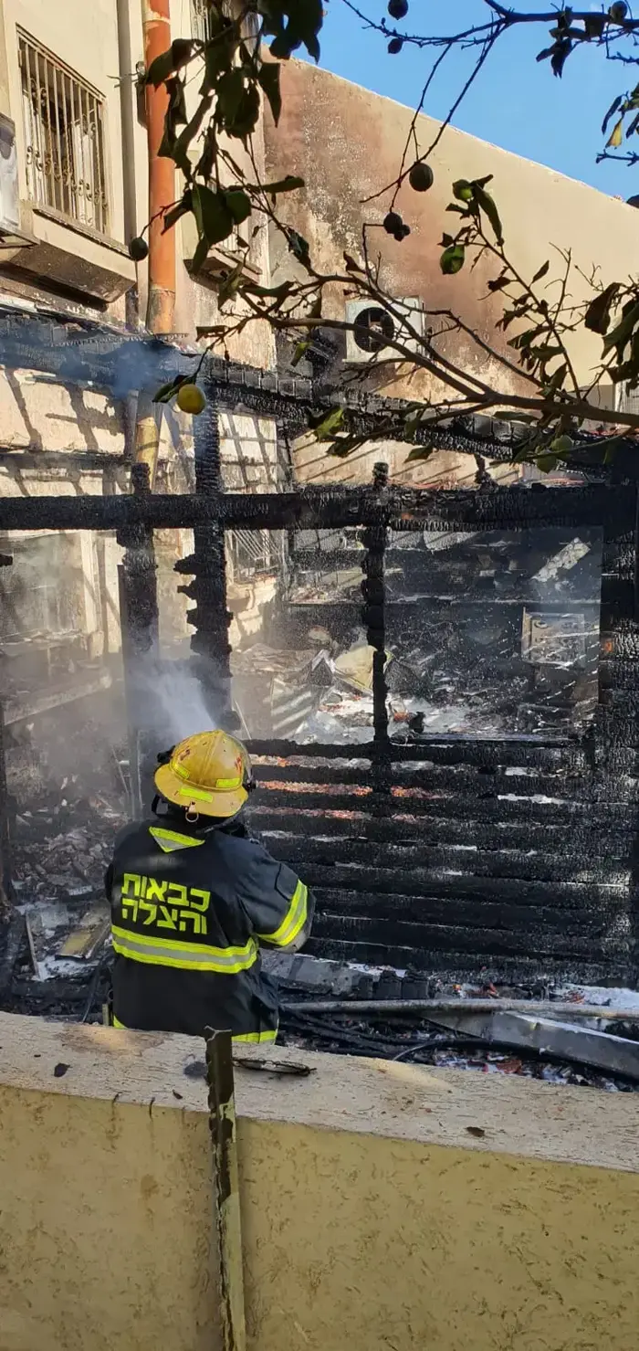 שריפה בבית ברמלה. בן 50 נלכד בדירה ומת. 14 בדצמבר 2019 (אתר רשמי , דוברות כב"ה, תחנה אזורית איילון) שריפה בבית ברמלה. בן 50 נלכד בדירה ומת. 14 בדצמבר 2019 (אתר רשמי , דוברות כב"ה, תחנה אזורית איילון)