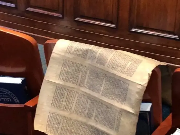 חילול בית הכנסת נצח של הקהילה האיראנית בבוורלי הילס, 15 בדצמבר 2019 (ללא שם , Farzad Rabbany) חילול בית הכנסת נצח של הקהילה האיראנית בבוורלי הילס, 15 בדצמבר 2019 (ללא שם , Farzad Rabbany)