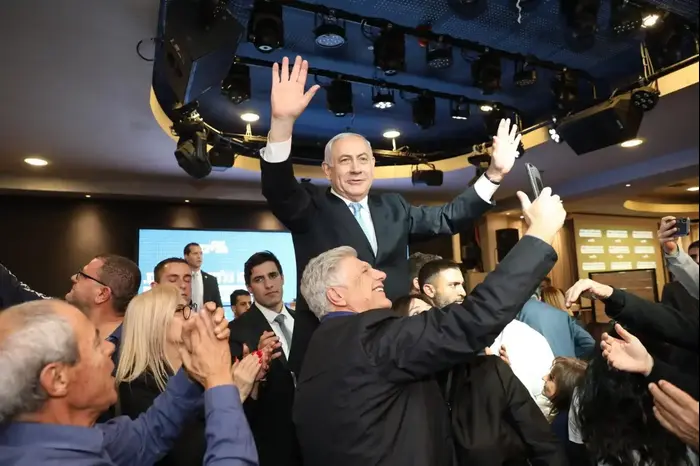 ראש הממשלה בנימין נתניהו באירוע קמפיין לפריימריז לראשות הליכוד בחיפה, 17 בדצמבר 2019 (אתר רשמי , שרון רביבו) ראש הממשלה בנימין נתניהו באירוע קמפיין לפריימריז לראשות הליכוד בחיפה, 17 בדצמבר 2019 (אתר רשמי , שרון רביבו)