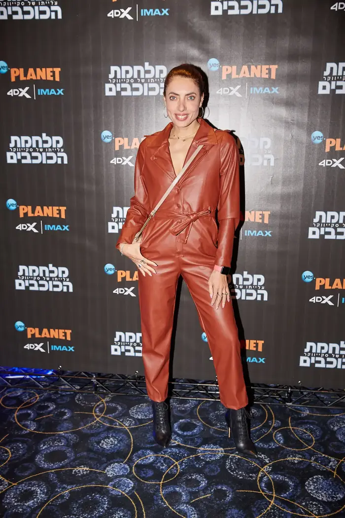 אירה דולפין בהקרנת מלחמת הכוכבים: עלייתו של סקייווקר (יח"צ , שוקה כהן) אירה דולפין בהקרנת מלחמת הכוכבים: עלייתו של סקייווקר (יח"צ , שוקה כהן)