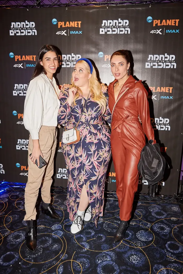 אירה דולפין, שמחה גואטה, רותם רבי בהקרנת מלחמת הכוכבים: עלייתו של סקייווקר (יח"צ , שוקה כהן) אירה דולפין, שמחה גואטה, רותם רבי בהקרנת מלחמת הכוכבים: עלייתו של סקייווקר (יח"צ , שוקה כהן)