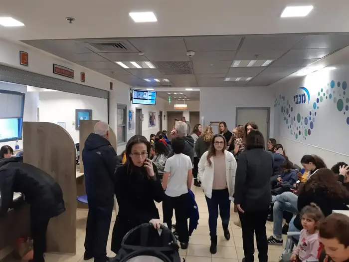 מטופלי מכבי מתחסנים נגד שפעת, 29 בדצמבר 2019 (ללא שם , עדי מנדל) מטופלי מכבי מתחסנים נגד שפעת, 29 בדצמבר 2019 (ללא שם , עדי מנדל)