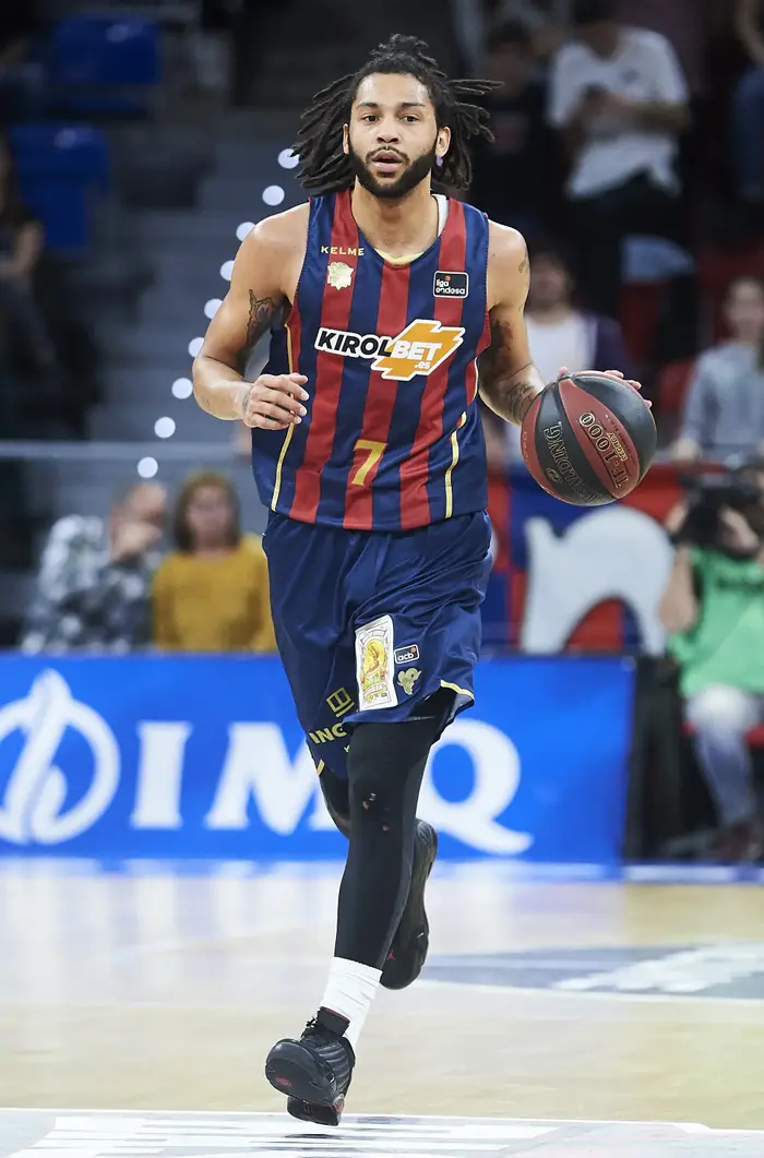 פריאיי הנרי שחקן באסקוניה (GettyImages) פריאיי הנרי שחקן באסקוניה (GettyImages)