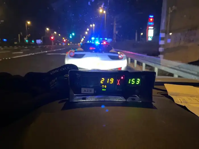 שיכור, בפרארי על 219 קמ"ש (דוברות משטרת ישראל , דוברות המשטרה) שיכור, בפרארי על 219 קמ"ש (דוברות משטרת ישראל , דוברות המשטרה)