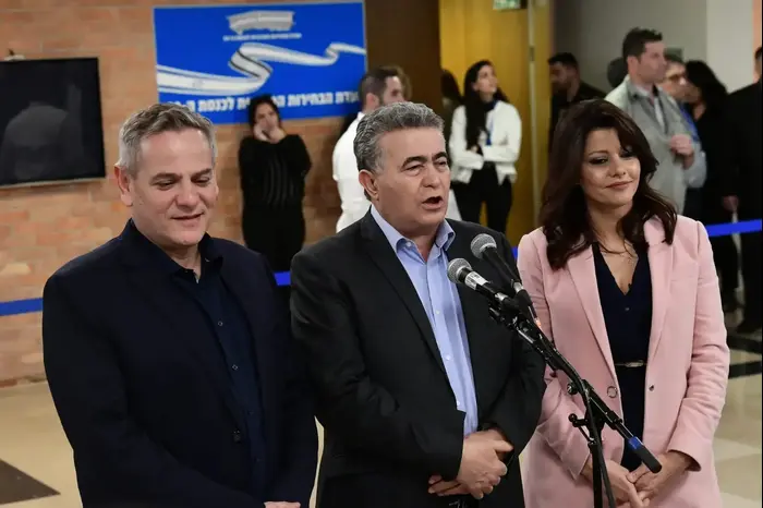 נציגי העבודה במהלך הגשת רשימת המועמדים לכנסת ה- 23, כנסת, ירושלים 15 בינואר 2020 (ראובן קסטרו) נציגי העבודה במהלך הגשת רשימת המועמדים לכנסת ה- 23, כנסת, ירושלים 15 בינואר 2020 (ראובן קסטרו)