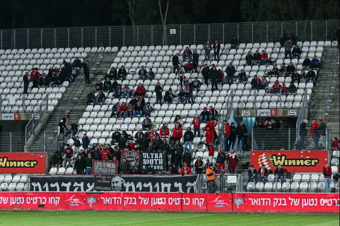 אוהדי הפועל באר שבע (סוכנות ג'יני) אוהדי הפועל באר שבע (סוכנות ג'יני)
