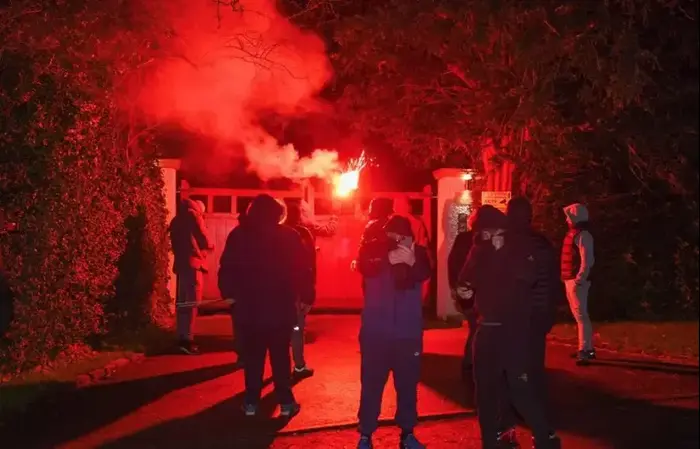 אוהדי מנצ'סטר יונייטד (צילום מסך) אוהדי מנצ'סטר יונייטד (צילום מסך)