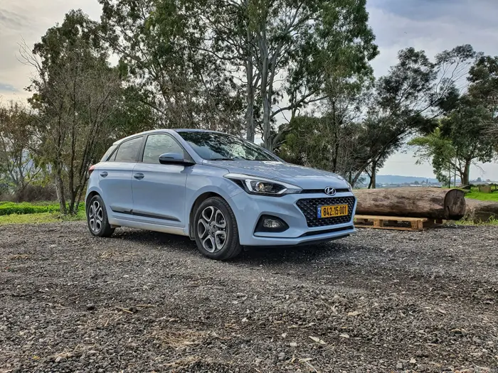 מבחן השוואתי: יונדאי i20 מול ניסאן מיקרה (קינן כהן) מבחן השוואתי: יונדאי i20 מול ניסאן מיקרה (קינן כהן)