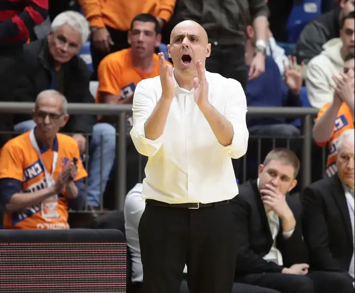 נדב זילברשטיין מאמן עירוני נס ציונה (דני מרון) נדב זילברשטיין מאמן עירוני נס ציונה (דני מרון)