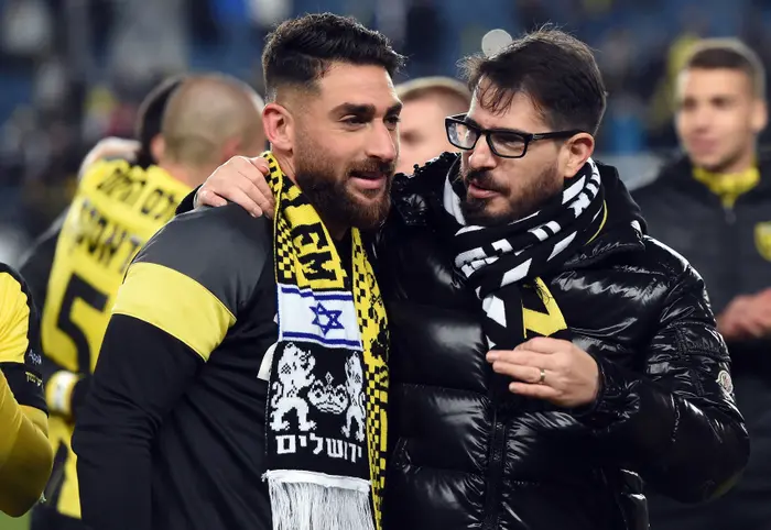 משה חוגג בעלי בית"ר ירושלים עם אלירן עטר (ברני ארדוב) משה חוגג בעלי בית"ר ירושלים עם אלירן עטר (ברני ארדוב)