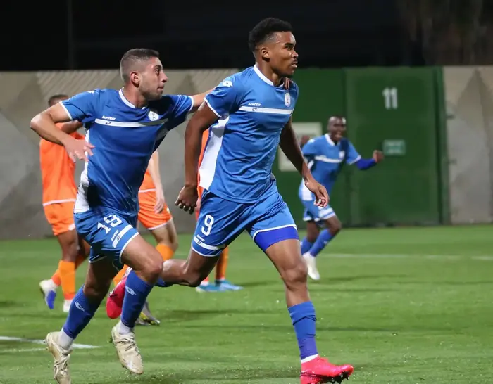 אדוארדו גררו שחקן בית"ר תל אביב בת ים עם אייל חן (אתר רשמי , מתוך הפייסבוק של בית"ר תל אביב בת ים) אדוארדו גררו שחקן בית"ר תל אביב בת ים עם אייל חן (אתר רשמי , מתוך הפייסבוק של בית"ר תל אביב בת ים)