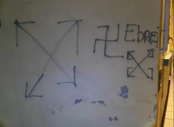 כתובת אנטישמית באירופה 02.2020 (באדיבות המצולמים , צילום פרטי) כתובת אנטישמית באירופה 02.2020 (באדיבות המצולמים , צילום פרטי)