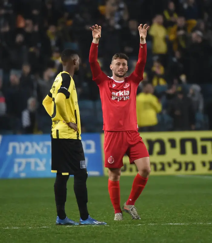 עומרי אלטמן שחקן הפועל תל אביב (ברני ארדוב) עומרי אלטמן שחקן הפועל תל אביב (ברני ארדוב)