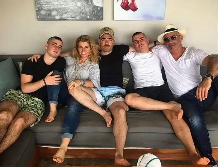 משפחתו של עומר אדם (צילום מסך , אינסטגרם) משפחתו של עומר אדם (צילום מסך , אינסטגרם)