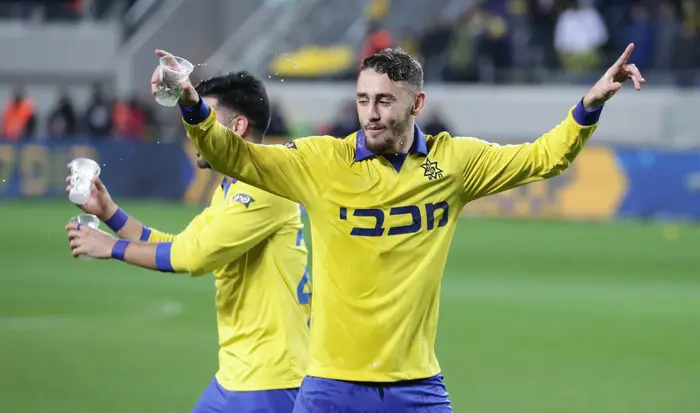 עומר אצילי שחקן מכבי תל אביב (דני מרון) עומר אצילי שחקן מכבי תל אביב (דני מרון)