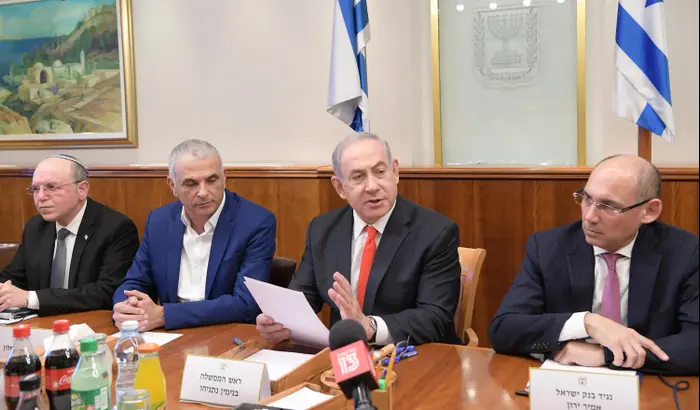 ראש הממשלה בנימין נתניהו בדיון כלכלי בנושא מגיפת הקורונה,5 במרץ 2020 (לשכת העיתונות הממשלתית , עמוס בן גרשום) ראש הממשלה בנימין נתניהו בדיון כלכלי בנושא מגיפת הקורונה,5 במרץ 2020 (לשכת העיתונות הממשלתית , עמוס בן גרשום)