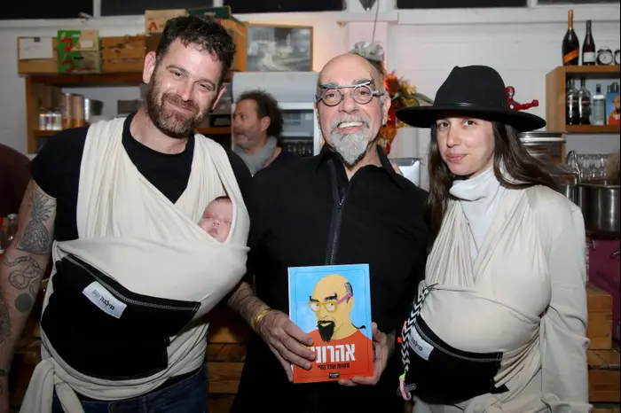 שירנקה מילר, ישראל אהרוני, עומר מילר (יח"צ , איציק בירן) שירנקה מילר, ישראל אהרוני, עומר מילר (יח"צ , איציק בירן)
