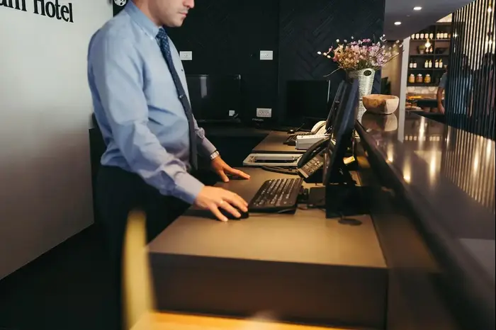 מלון ארמון ים בבת ים (אתר רשמי , פייסבוק המלון) מלון ארמון ים בבת ים (אתר רשמי , פייסבוק המלון)