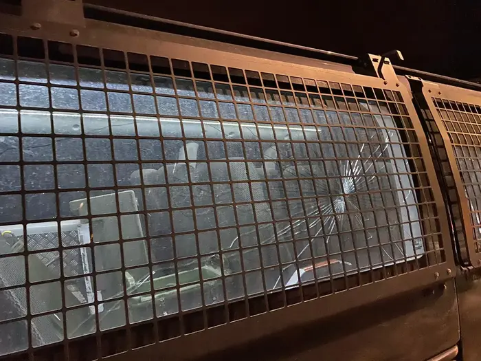 בקבוקי תבערה הושלכו על ידי אלמונים לעבר רכב משמר הגבול של משטרת ישראל ביציאה מיצהר - ה-26 למרץ 2020 (דוברות משטרת ישראל , דוברות המשטרה) בקבוקי תבערה הושלכו על ידי אלמונים לעבר רכב משמר הגבול של משטרת ישראל ביציאה מיצהר - ה-26 למרץ 2020 (דוברות משטרת ישראל , דוברות המשטרה)