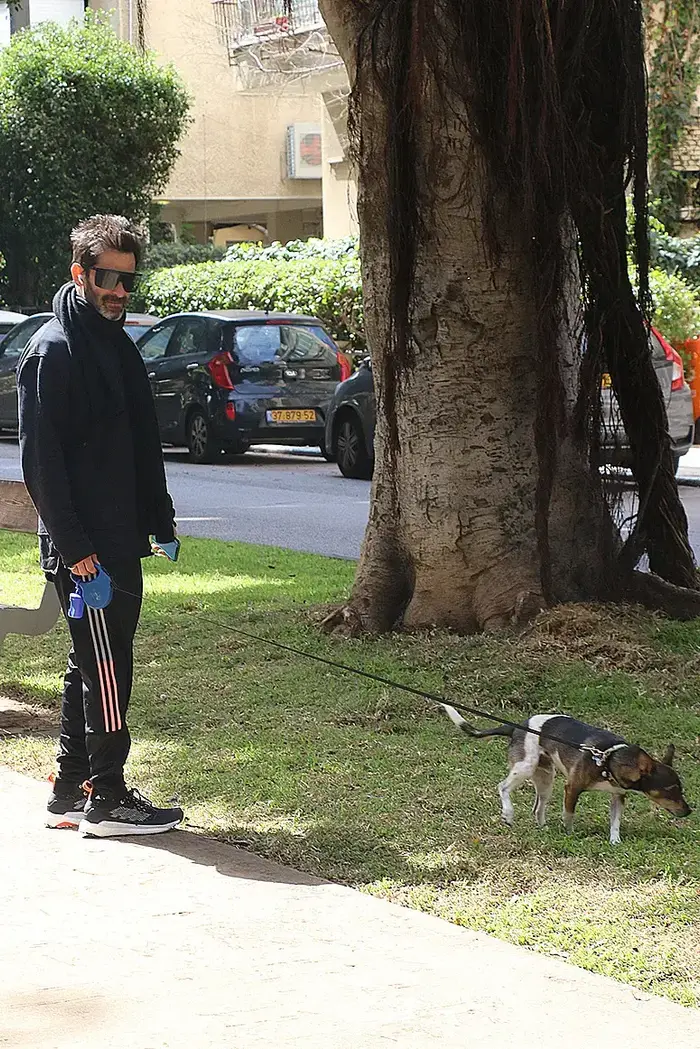 יהודה לוי מטייל עם הכלב (מערכת וואלה! NEWS , פול סגל) יהודה לוי מטייל עם הכלב (מערכת וואלה! NEWS , פול סגל)