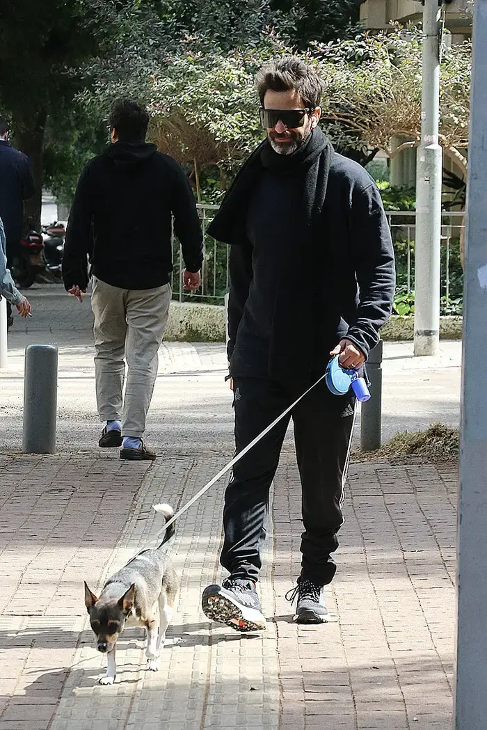 יהודה לוי מטייל עם הכלב (מערכת וואלה! NEWS , פול סגל) יהודה לוי מטייל עם הכלב (מערכת וואלה! NEWS , פול סגל)