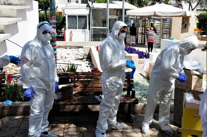 ביצוע בדיקת קורונה של צוותי מד"א למאושפזים ולעובדי ביה"ח השיקומי רעות בתל אביב (אתר רשמי , הלה נס, דוברות ביה"ח רעות) ביצוע בדיקת קורונה של צוותי מד"א למאושפזים ולעובדי ביה"ח השיקומי רעות בתל אביב (אתר רשמי , הלה נס, דוברות ביה"ח רעות)