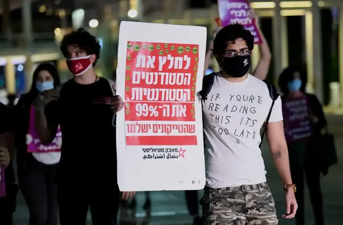 הפגנת סטודנטים נגד הממשלה על הרעה בתנאי הסטודנטים בתקופת הקורונה, רחבת הבימה, תל אביב, 7 במאי 2020 (ראובן קסטרו) הפגנת סטודנטים נגד הממשלה על הרעה בתנאי הסטודנטים בתקופת הקורונה, רחבת הבימה, תל אביב, 7 במאי 2020 (ראובן קסטרו)