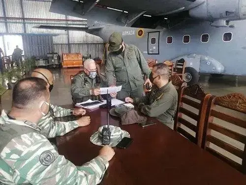 תמונה שבה נראים לכאורה חיילים רוסים משתתפים בפעילות של צבא ונצואלה ללכידת פולשים, מאי 2020 (אתר רשמי , טוויטר) תמונה שבה נראים לכאורה חיילים רוסים משתתפים בפעילות של צבא ונצואלה ללכידת פולשים, מאי 2020 (אתר רשמי , טוויטר)