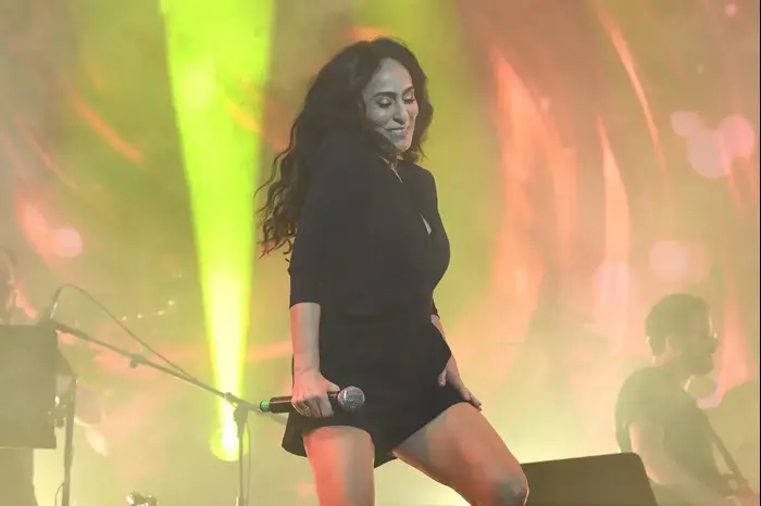 מופע "מאחורי הקלעים" למען עובדי תעשיית המוזיקה בגן צ'ארלס קלור, ריטה (ראובן קסטרו) מופע "מאחורי הקלעים" למען עובדי תעשיית המוזיקה בגן צ'ארלס קלור, ריטה (ראובן קסטרו)