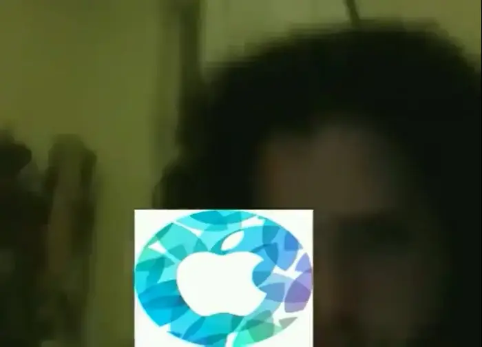 קיט הרינגטון תועד בשיחת וידאו בעירום (צילום מסך , טוויטר) קיט הרינגטון תועד בשיחת וידאו בעירום (צילום מסך , טוויטר)
