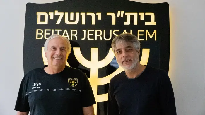 יוסי מזרחי עם אלי אוחנה בית"ר ירושלים (אתר רשמי , בית"ר ירושלים) יוסי מזרחי עם אלי אוחנה בית"ר ירושלים (אתר רשמי , בית"ר ירושלים)