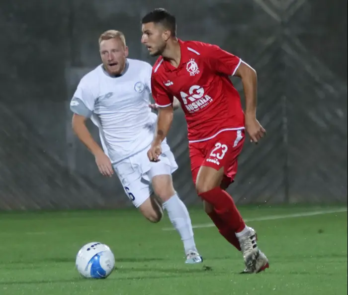 שחקן בני לוד אור הק מול שחקן בית"ר תל אביב בת ים עידו שחר (דני מרון) שחקן בני לוד אור הק מול שחקן בית"ר תל אביב בת ים עידו שחר (דני מרון)