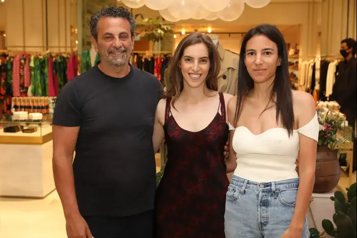 יפעת אירני נועה קלגסבלד ורוני אירני (יח"צ , לנס הפקות) יפעת אירני נועה קלגסבלד ורוני אירני (יח"צ , לנס הפקות)