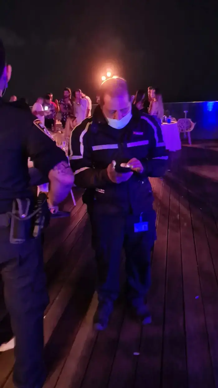 שוטר במסיבה של עלית (תמונות גולשים) שוטר במסיבה של עלית (תמונות גולשים)