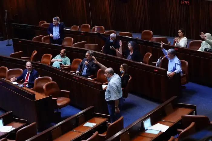 חבר הכנסת אמיר אוחנה בכנסת, יוני 2020 (אתר רשמי , דוברות הכנסת - עדינה ולמן) חבר הכנסת אמיר אוחנה בכנסת, יוני 2020 (אתר רשמי , דוברות הכנסת - עדינה ולמן)
