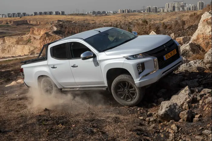 מיצובישי טרייטון פרו (יח"צ) מיצובישי טרייטון פרו (יח"צ)