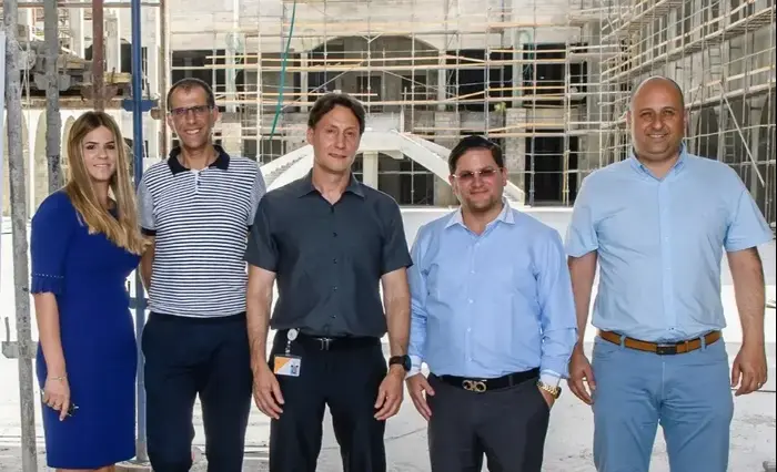 עמרי אברס, חנוך קס, גיל טופז, דודי לוי ופנינה רווח (יח"צ) עמרי אברס, חנוך קס, גיל טופז, דודי לוי ופנינה רווח (יח"צ)