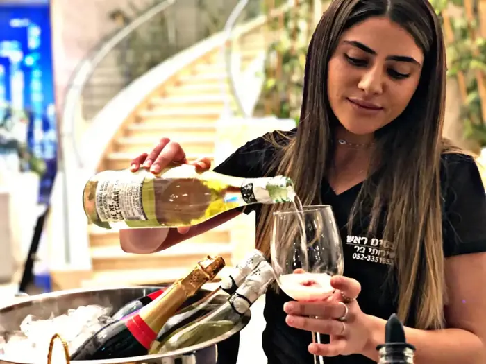 תופסים ראש שירותי בר (יח"צ) תופסים ראש שירותי בר (יח"צ)