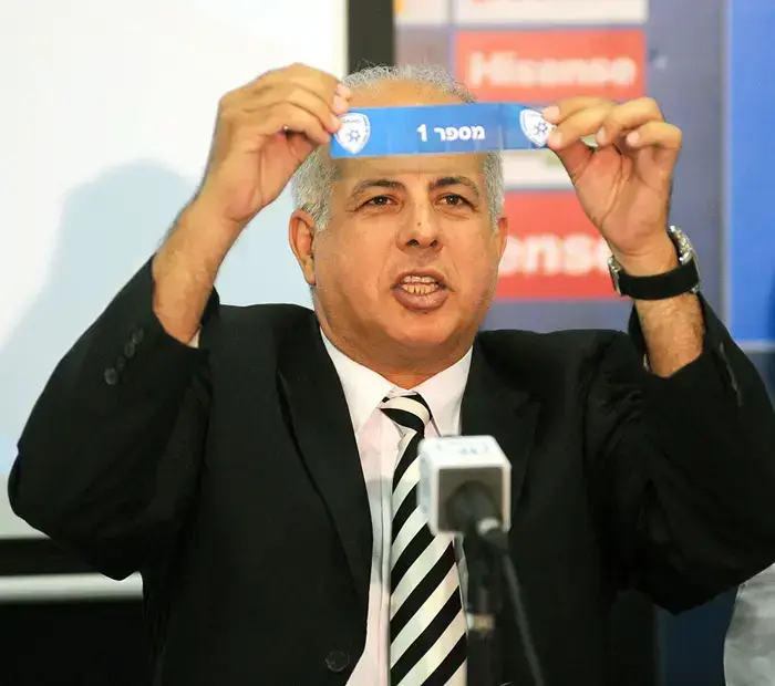 יו"ר ההתאחדות לכדורגל אבי לוזון (ברני ארדוב) יו"ר ההתאחדות לכדורגל אבי לוזון (ברני ארדוב)